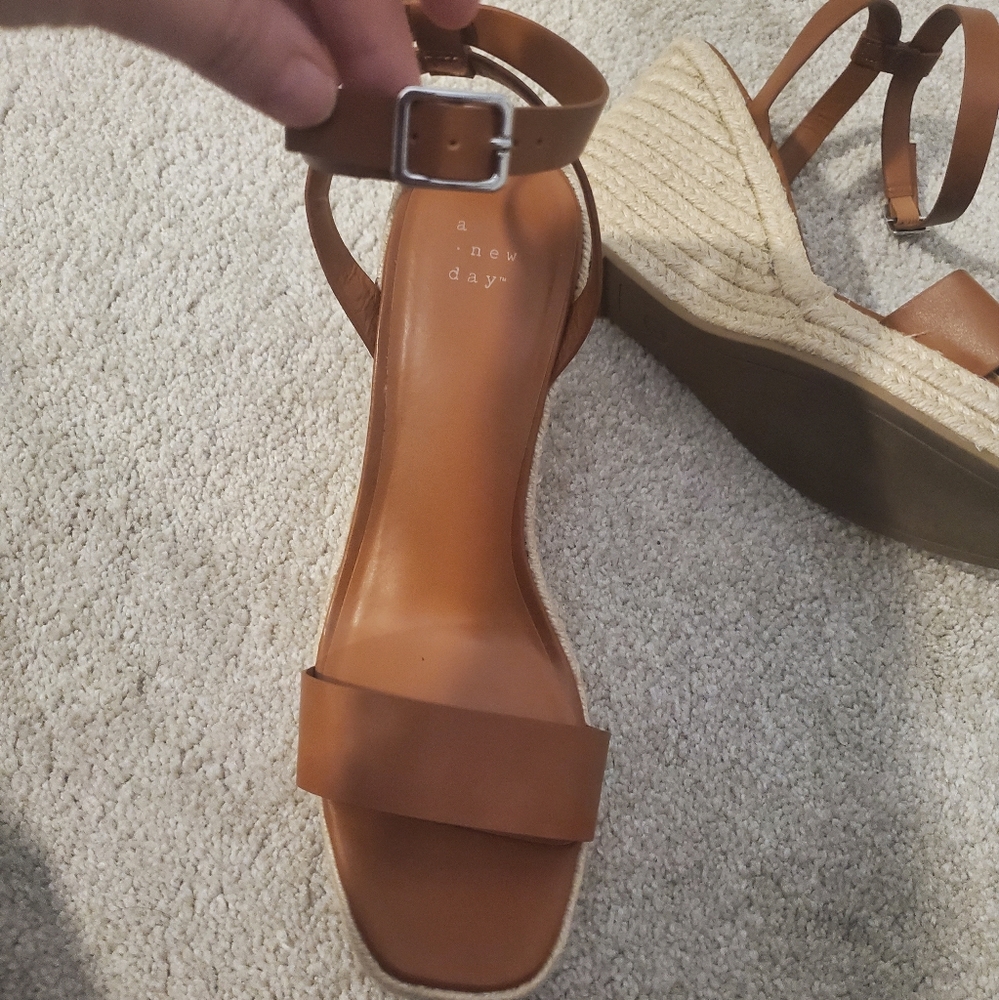 Wedges🍒 - Picture 2 of 10